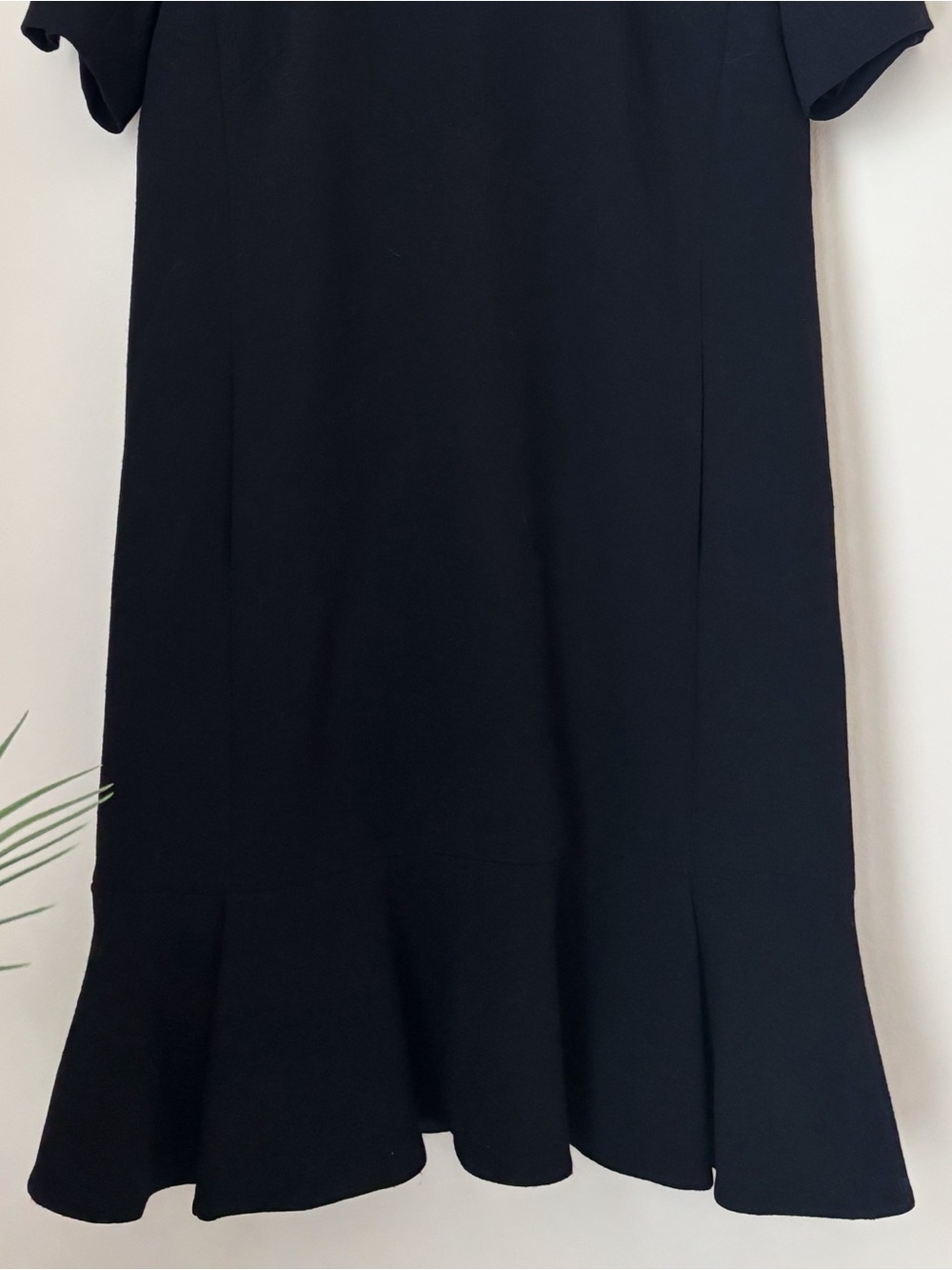 Lafayette 148 Black Wool Mock Neck Ruffle Hem Dress Sz 8 Quiet Luxury - Picture 3 of 6